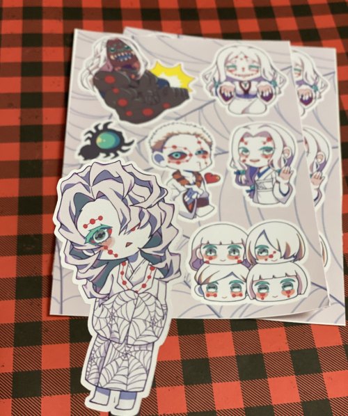 Take a look at these spooky, yet adorable stickers by ⊱ » Aericchi « ⊰! You can print out as many as