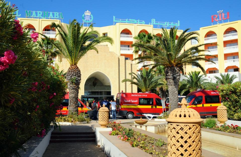 Masacre de turistas en una playa de Túnez: Hombres armados dispararon contra la gente en un complejo hotelero en Susá. (Tunisia TV)