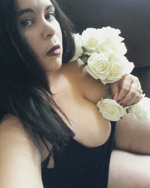 xqu33nkushx:  Reblog if you desire modern day #sexy #bbw #pinup #stoner