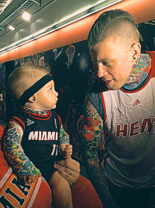 missladymillz:  lol Baby Birdman With Big Birdman