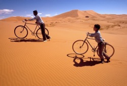 ouilavie:  Bruno Barbey. Morocco. Mhamid.