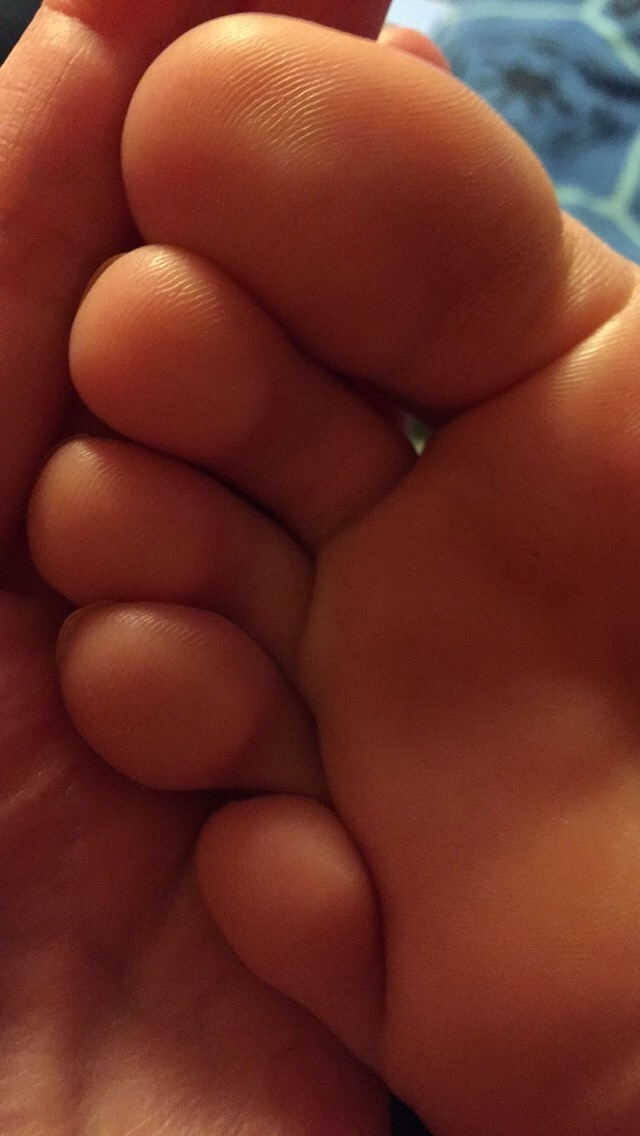 sarahsfeet:  My toes could use a good rub! I did a lot of walking in NYC!!!!  Delicious