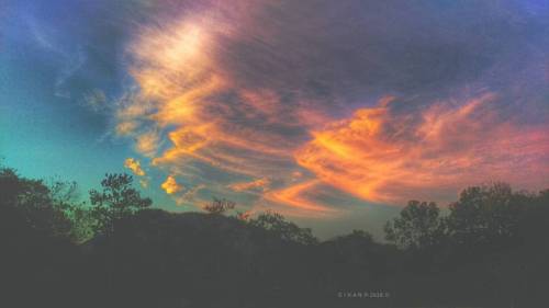 #evening #skyporn #cloudporn #heaven #colors #srilanka #kurunegala (at Kurunegala)