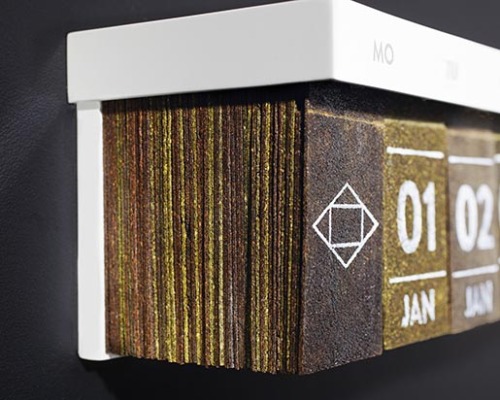 yabasha:  enenkay:  thearmouredbear:  aiglet12:  geardrops:  intergalacticju:  fecklessminds:  The Hälssen & Lyon tea calendar features calendar days made from tea leaves.  I would not mind giving this a try.  Tears formed in my eyes just thinking