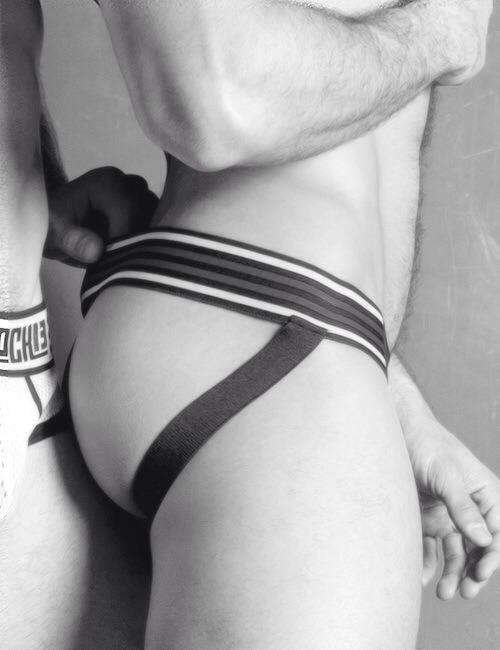 richporn:  Follow me for HOT guys and HOTTER sex!  http://richporn.tumblr.com/