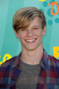 Meninvogue:  Lucas Till At The Teen Choice Awards 2009 