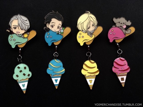 yoimerchandise: YOI x Kadokawa/Chara-Ani Toy’sworks Collection Niitengo SisterS Pins Charms Original Release Date:September 2017 Featured Characters (4 Total):Viktor, Yuuri, Yuri, Makkachin Highlights:The main trio and Makkachin peek out from behind