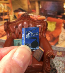 wordsnquotes:  Miniature Memorabilia Inspired by Hogwarts &amp; The World of Harry Potter Charming UK-based shop Petite Uniques creates exquisite miniature toys, furniture and memorabilia with a Victorian, bibliophile and wizardry inspired sensibility.