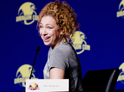 lesbiansofinterest: Alex Kingston @ Dragon Con 2017Alex Kingston Live! - Sept. 4, 2017