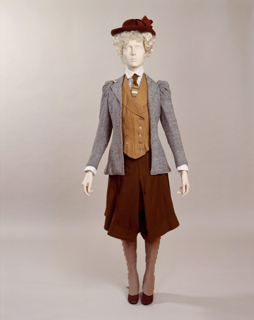 beatonna: fashionsfromhistory: Cycling Ensemble 1895-1900 British  Manchester City Galleries it