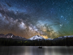 just–space:  Milkyway Rising Over Lassen