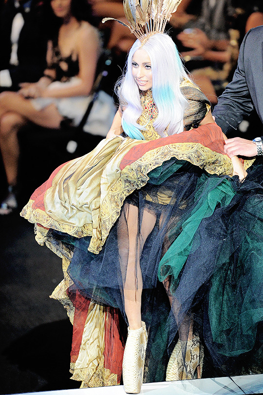 gagasgallery: Lady Gaga accepts Best Female Video award onstage during the 2010 mtv​