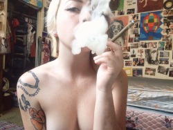 cannabiskawaii:  drugs-love-lust:  Having