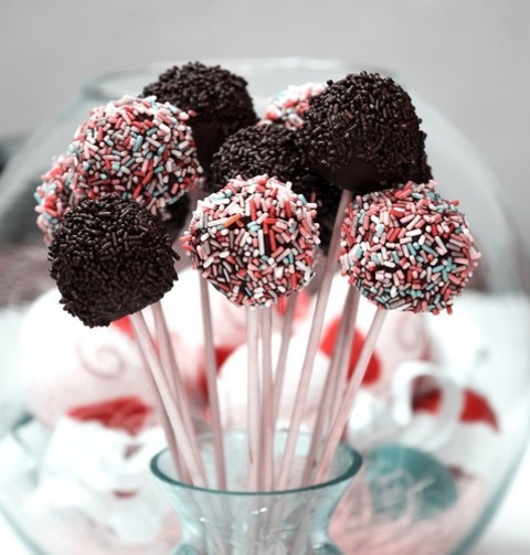 Cake Pops With Chocolate Sprinkles - Cake Pop Recipe
