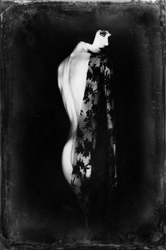 loveinaromanticcity:  📷 Malika Mokadem | via lapetitemelancolie.com | ♥ 