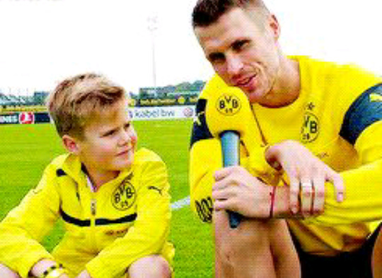 Die besseren Hälften der Fußballer — Sebastian Kehl + his family - asked by  angel-elika