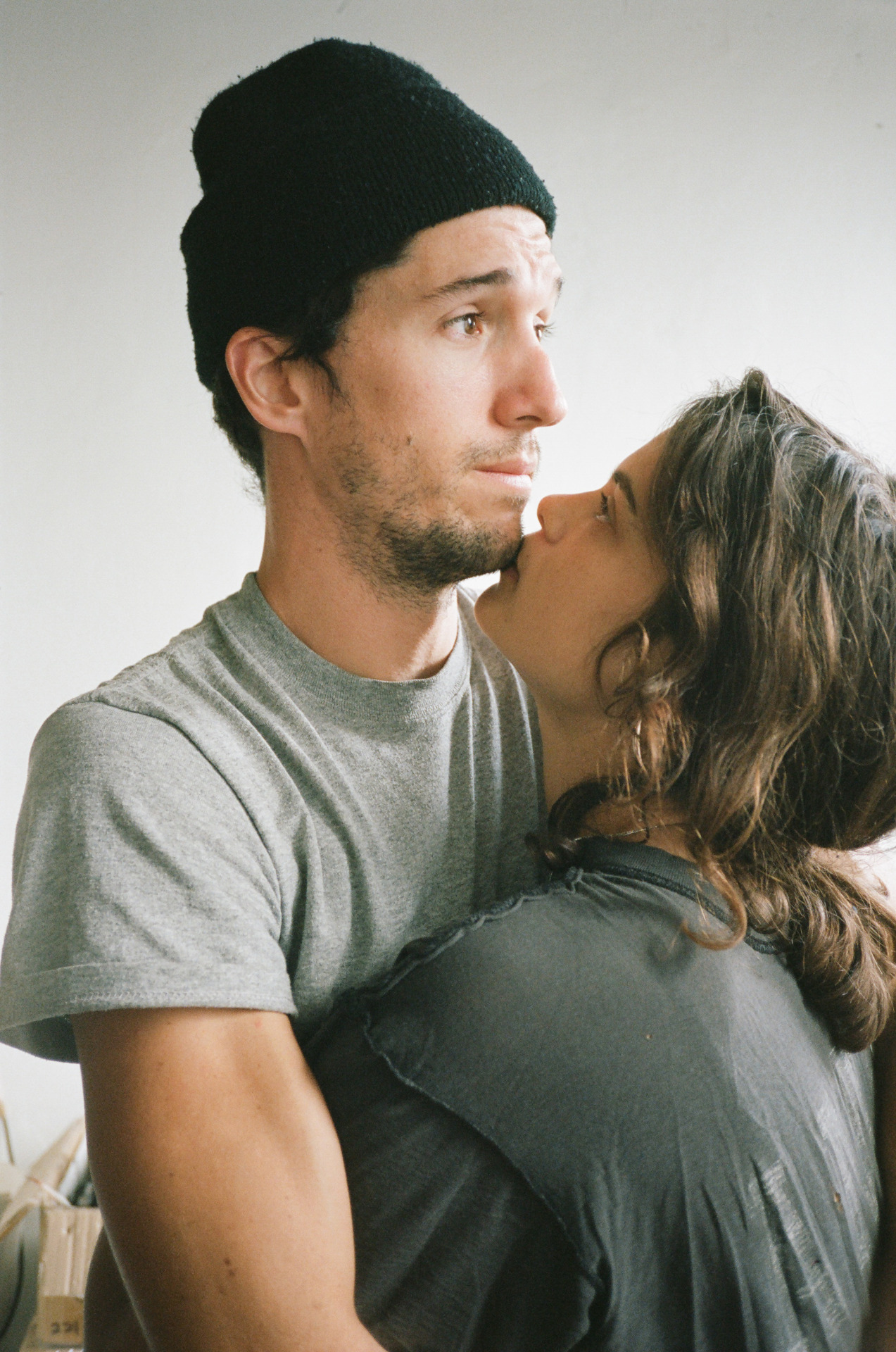 blackcubs:  georgiahilmer:  Lexie and Eric at home, film  I love this 