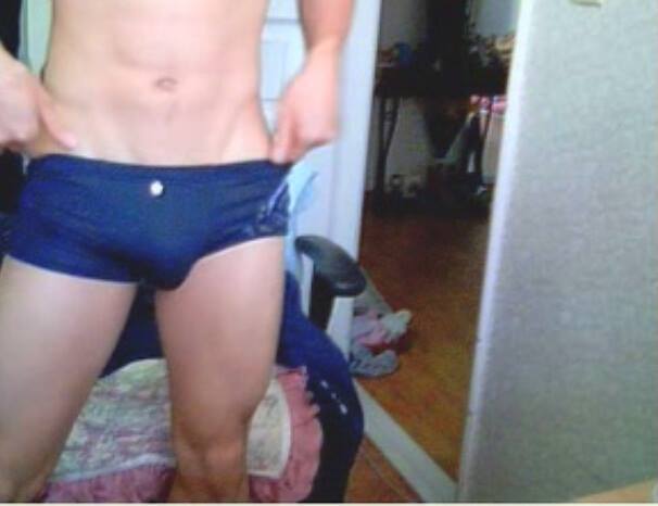 mantop1069:  男人就該這樣痞痞的看起來很有男人味…