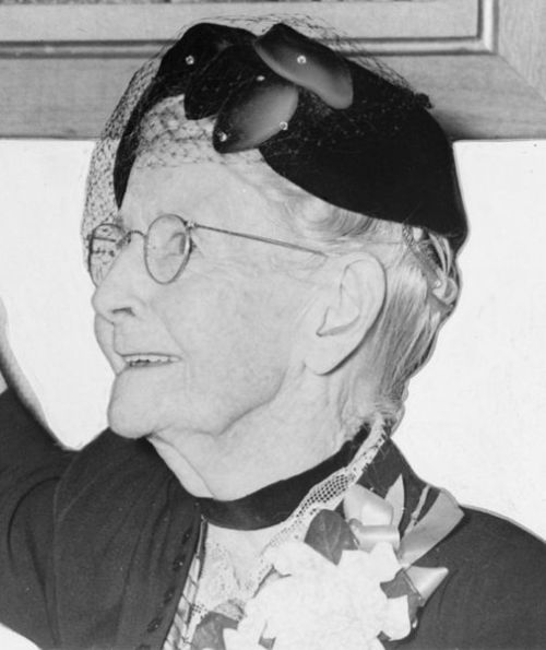 oz-lion: coelasquid: Grandma Moses was a famous American folk painter who exploded onto the global s