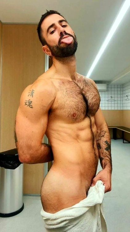 barecub18: the-swole-strip: the-swole-strip.tumblr.com/ Let me bend over and you can stick y