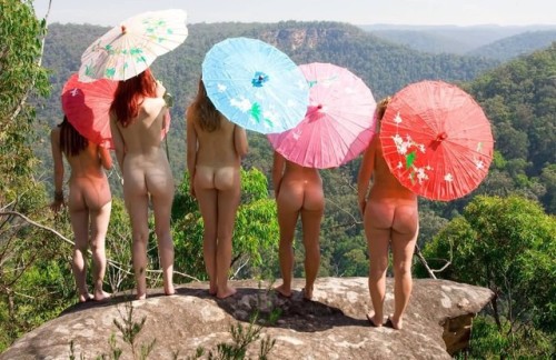 groupnudebabeson: Photos Want to see more groups of naked girls? Follow me on http://groupofnakedgir