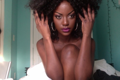 thefakerihanna:  Today i fell inlove with my skin all over again… thank you #blackoutday