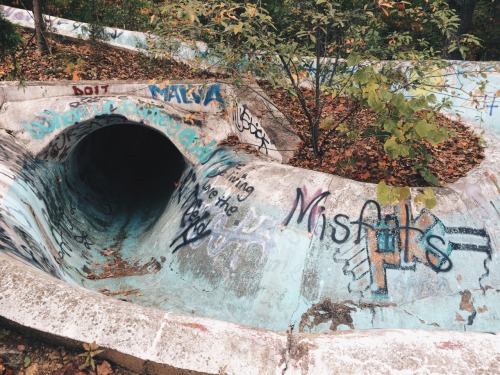 derelictionaddiction:  Abandoned waterpark.