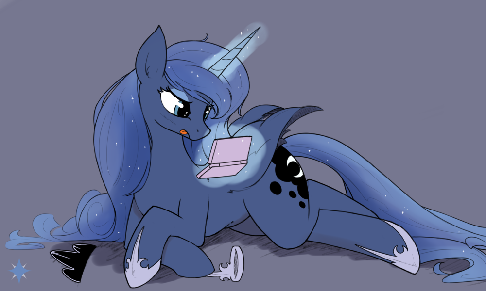 noctilucent-arts:    Lay it down and Chill   =3