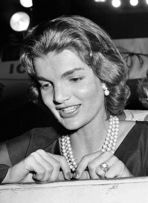 thekennedyclan:Aug. 14, 1956 - Jackie Kennedy attends the Democratic National Convention in Chicago.