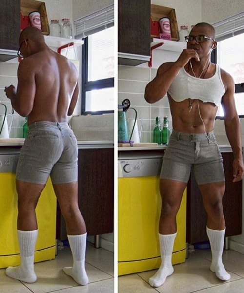socksandskin:  https://socksandskin.tumblr.com/