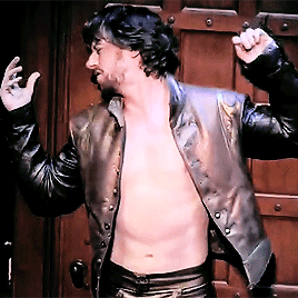 broadwayoutofmyleague: caduceus-tealeaf: hello this has been a christian borle’s shakespeare hair ap