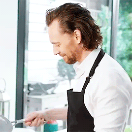 t-hiddles:Oh look, a fanfic coming to life.
