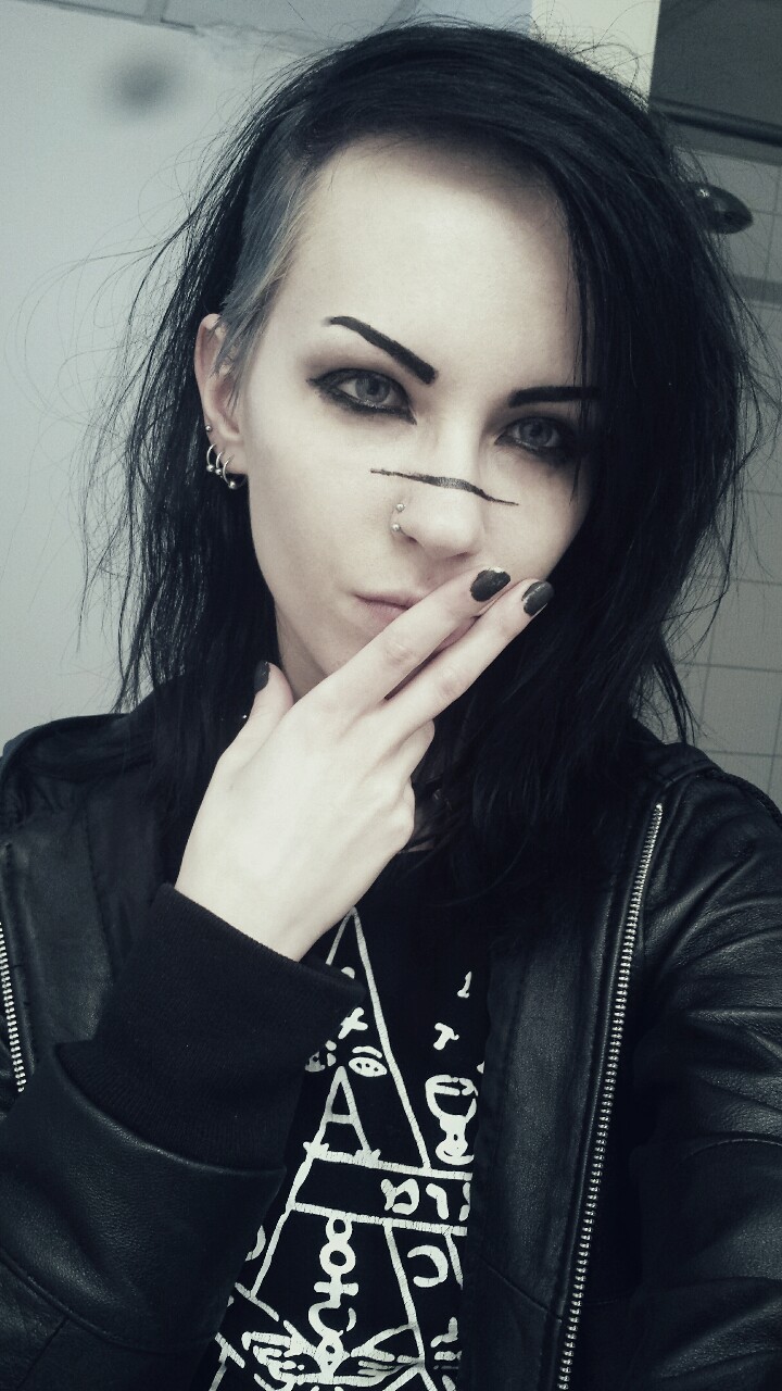 eraisuithielle:  Tonight’s clubbing look