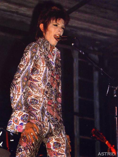 jenny-boyd:  David Bowie at the Rainbow Theatre, London (1972) 