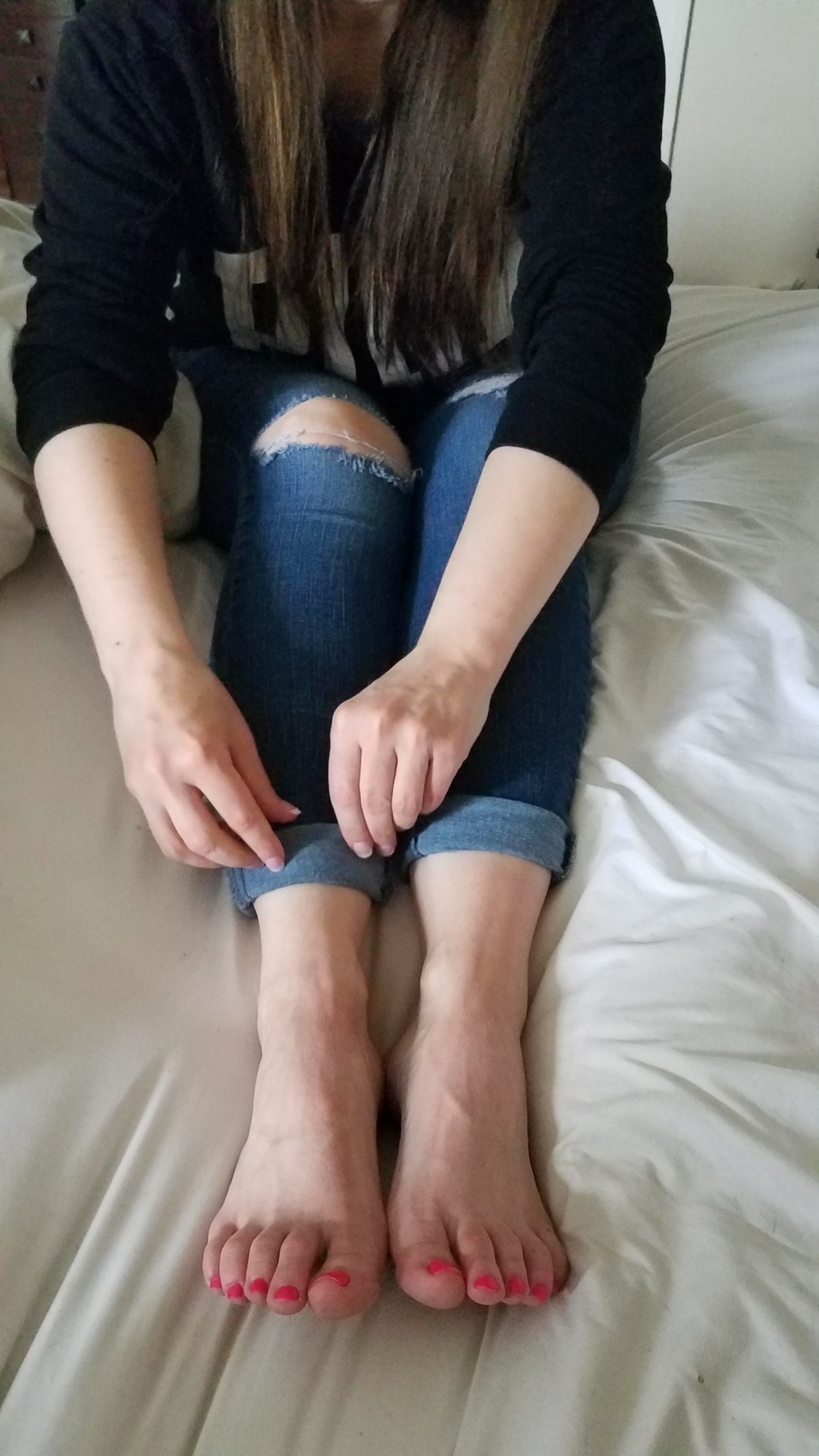 myprettywifesfeet:My pretty wife sitting in bed looking very cute and casual today.please