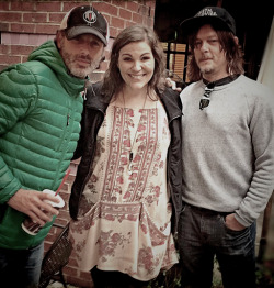 reedusmcbridedaily:  Andrew Lincoln &amp; Norman Reedus with a fan on Sunday (Sept. 27) 