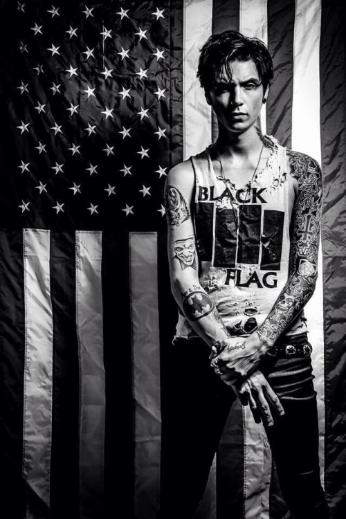 HAPPY 4TH OF JULY TO ALL MY AMERICAN FOLLOWERS ✨Photo: sedition1216music