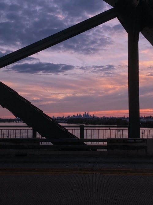 Sunsets Remind Me Of A Romantic Scene Where You Are Kissing Your Love For The Last Time Before You Part