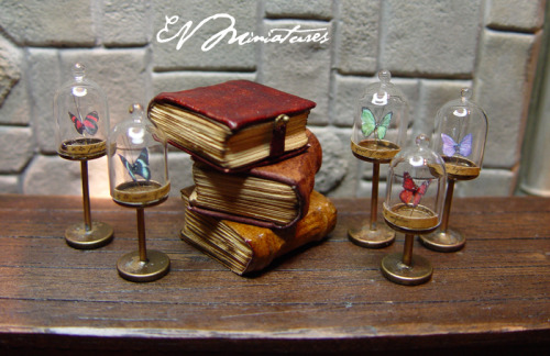 mentalmoth:  These are freaking amazing. There are tons more of these detailed fantasy miniatures on the artist’s website: EV Miniatures 