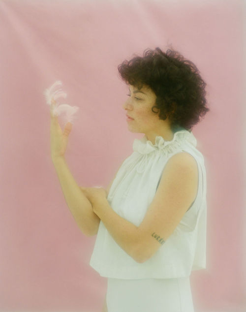 trufflebootybuttercream: gordonm34: all-the-garden-roses: Alia Shawkat photographed by Carlotta Guer