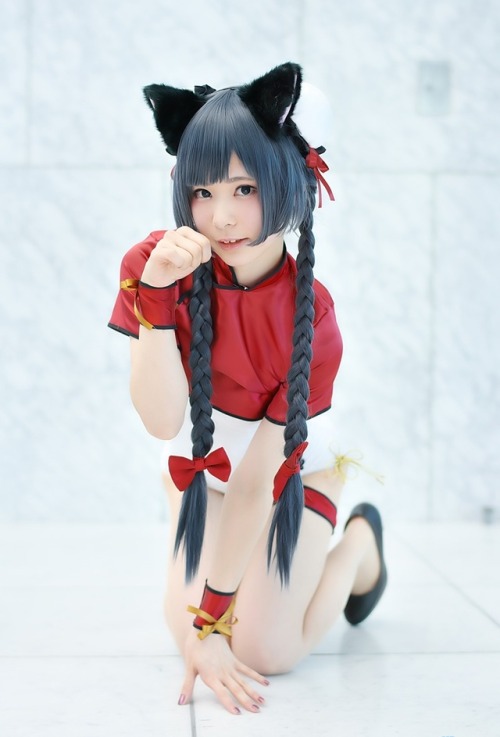 Extremely long post because this is an extremely cute set. Does anyone know the name of this charact