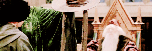 villainthirst:  Jon Snow arrives at Hogwarts School of Witchcraft and Wizardry (insp) 