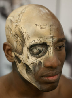 vimandvigour:  Professional airbrush and bodypaint artist Lisa Berczel painted this bit of medical makeup for the International Make-Up Artist Trade Show in Los Angeles. Aside from some medical grade paper tape near the eye and brow blocking, this is