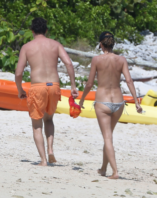 toplessbeachcelebs:  Heidi Klum (Model) topless in Mexico (April 2014) Part 2 