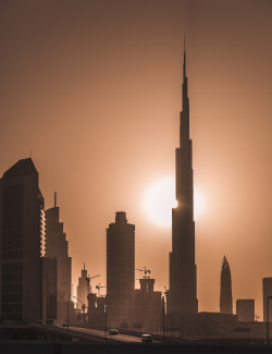 freddie-photography:  Goodnight from the land of Cities and Sand. Dubai, United Arab Emirates  By Freddie Ardley PhotographyWebsite | Facebook | Instagram | Twitter 