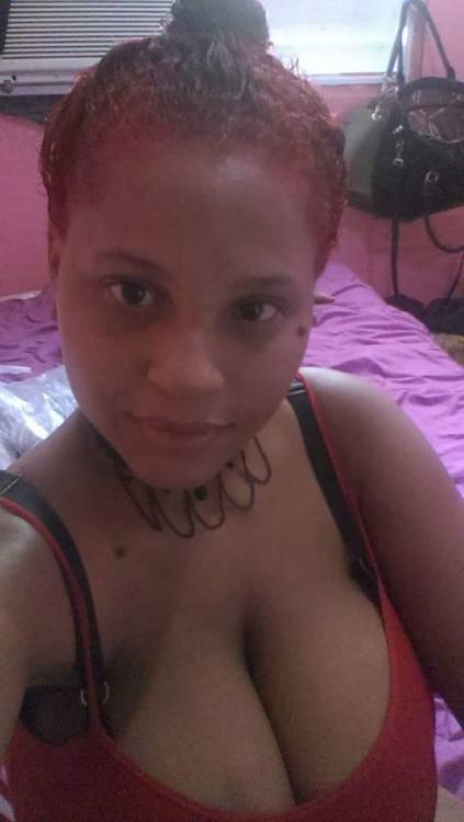puertoricoyales: Se llama en Facebook Lili Vázquez es de Trujillo Alto tirale pa q te la clav