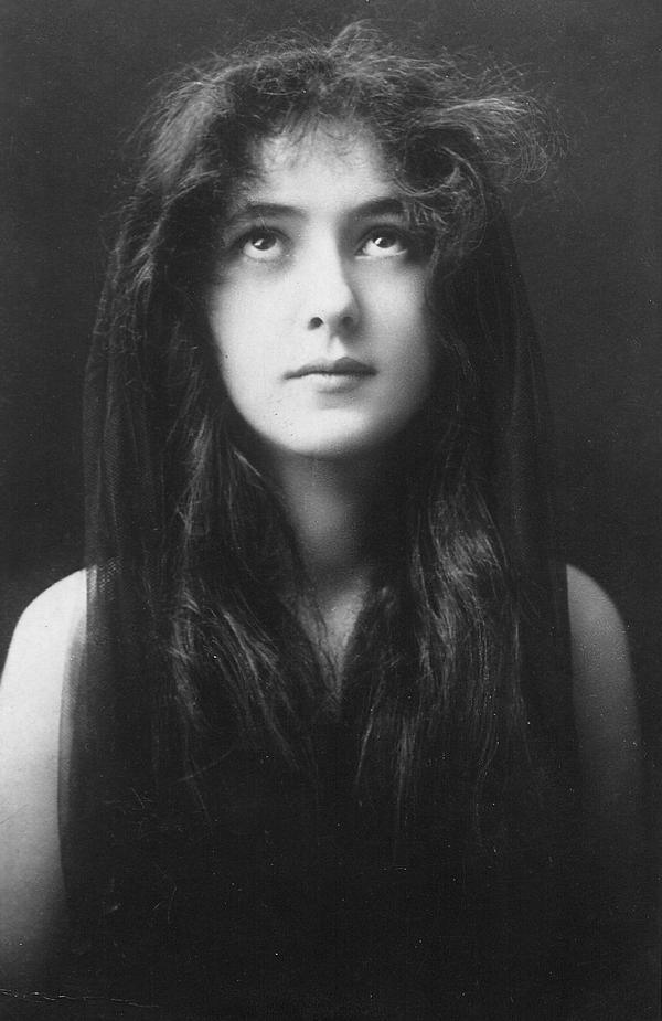Evelyn Nesbit photo by Napoleon Sarony, 1901