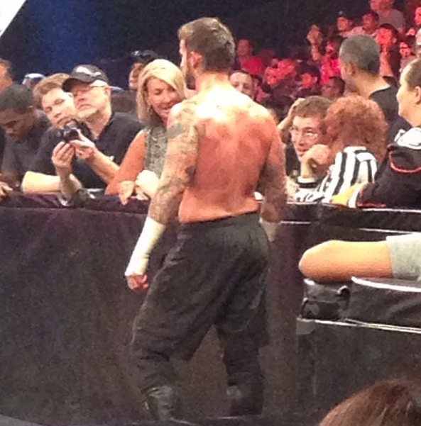 abrokenframeofmine:  nice pose Punk (: