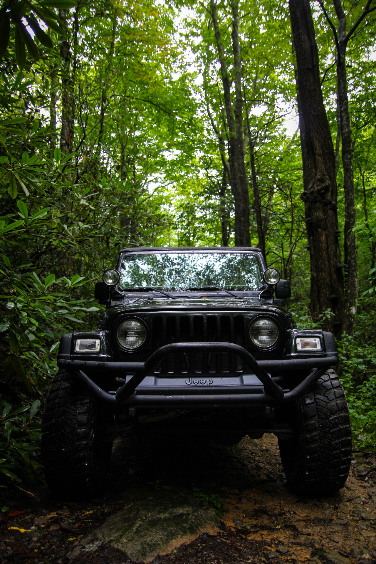 oblivi0s:  Offroading in Jeep is always a good day Instagram: @dillonmakar 