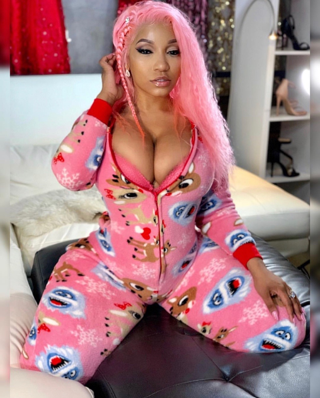 gurillaboythamane:  donksndonks:  Merry Xmas   SO SEXY SO PRETTY SEXY BAD BITCH